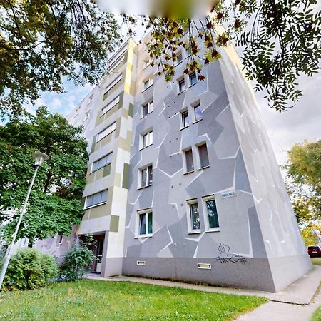 Modern 2 Bedroom Apt - Free Parking Bratislava Exteriör bild